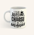 Keramický hrnek s textem Jedu na kofeinu, chaosu a nadávkách