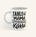 Bílý keramický hrnek s textem Tahle máma potřebuje kávu